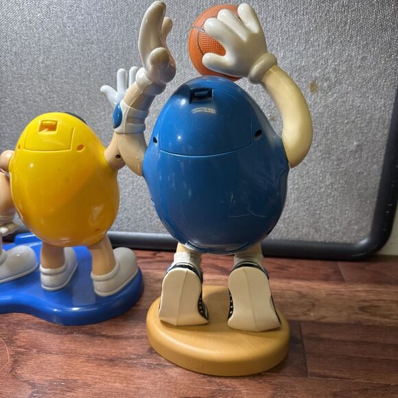 Lot Of 5 Vintage 90’s M&M Candy Dispensers-Baseball, Football, Basketball, Etc. - Picture 9 of 11